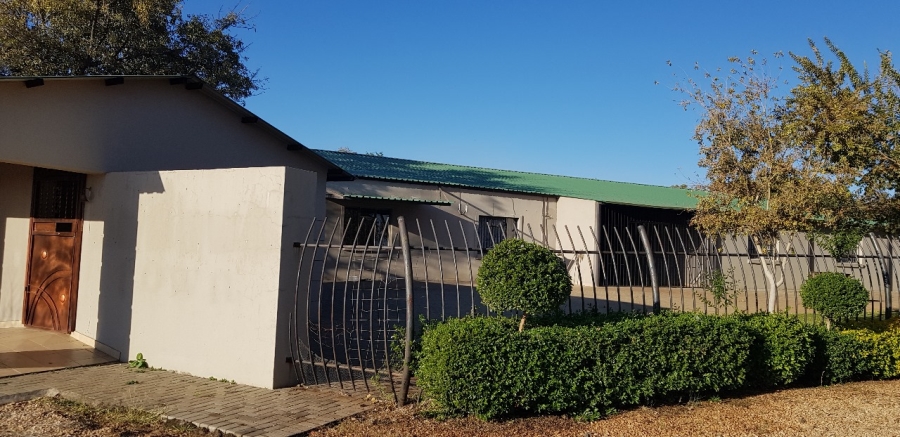 Commercial Property for Sale in Zuurplaat A H North West